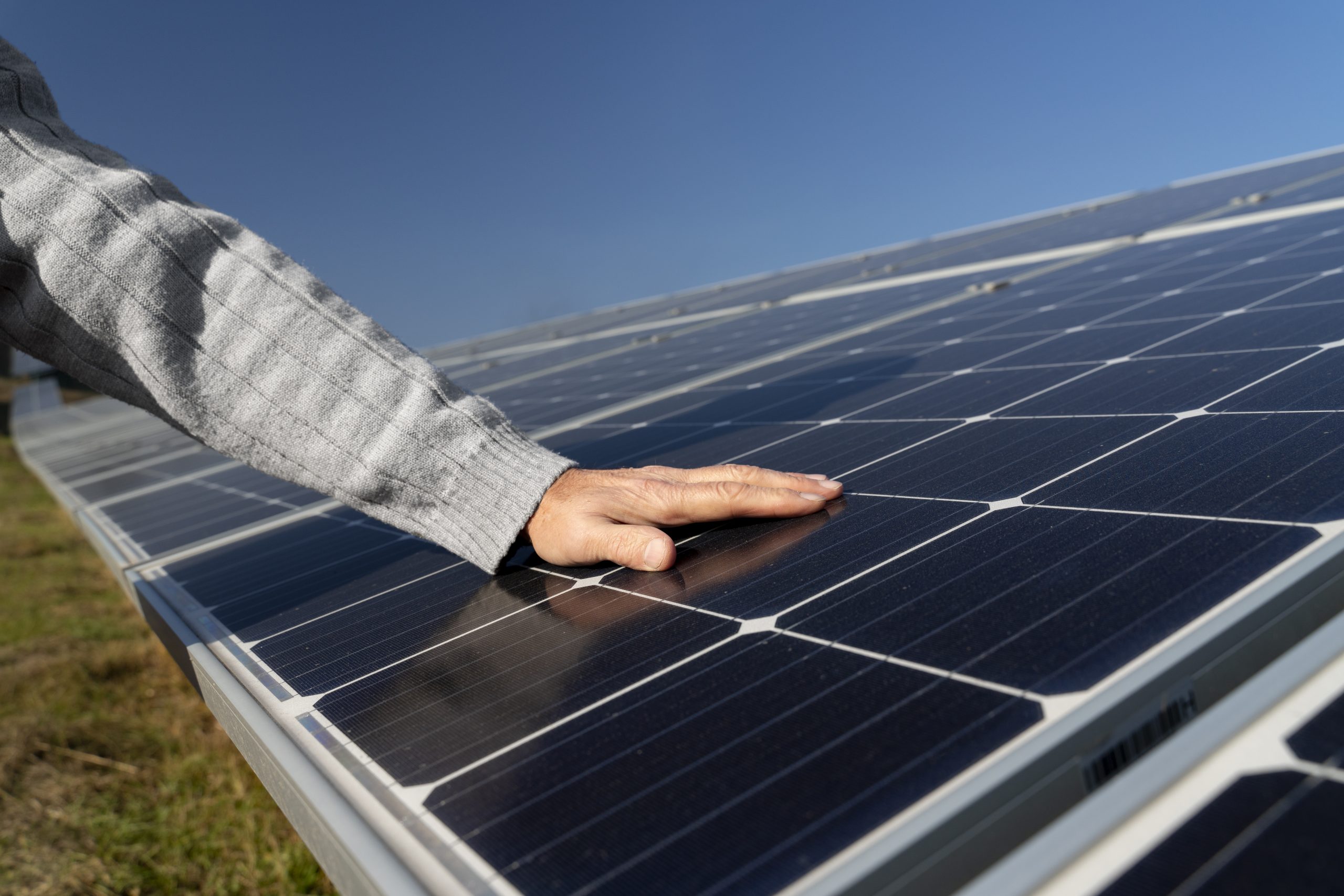 Solar Smart Integration for Zero-Energy Household Consumption