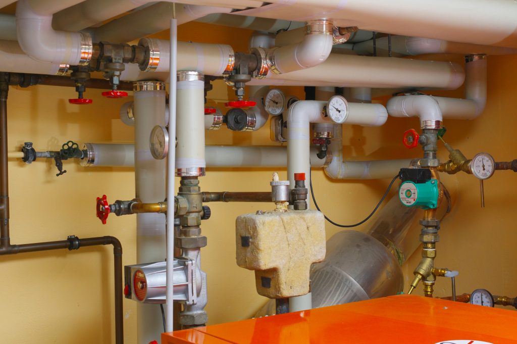Air-to-water heat pump water flow diagram showing supply and return water circulation.